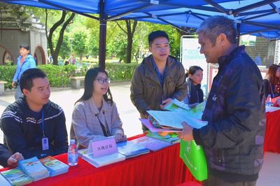 清城區統計局積極參與2017年‘12.4’國家憲法日暨全國法制宣傳法律咨詢活動，提供專業社會經濟咨詢服務